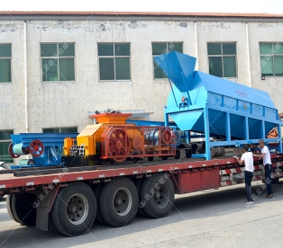 大型雙齒輥破碎機 無軸托輥滾筒篩分機發往上海 大型雙齒輥破碎機 無軸托輥滾筒篩分機發往上海